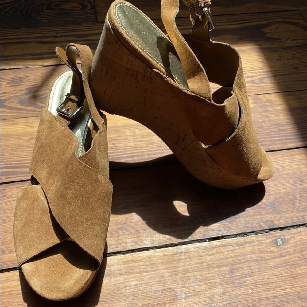 NEW Marc Fisher Sesame Gold Leather Cross-band Back-Strap Wedge Sandals Size 6